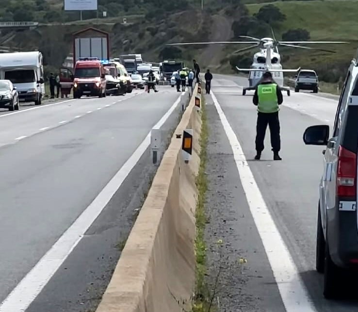 Sul Informação - Jovem de 20 anos transportado de heli após acidente grave na A22