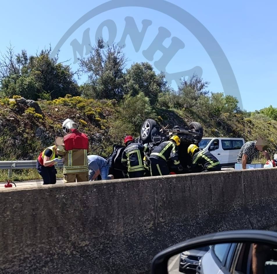Sul Informação - Capotamento na A22 provoca 4 feridos e filas de trânsito no acesso à autoestrada de Lisboa