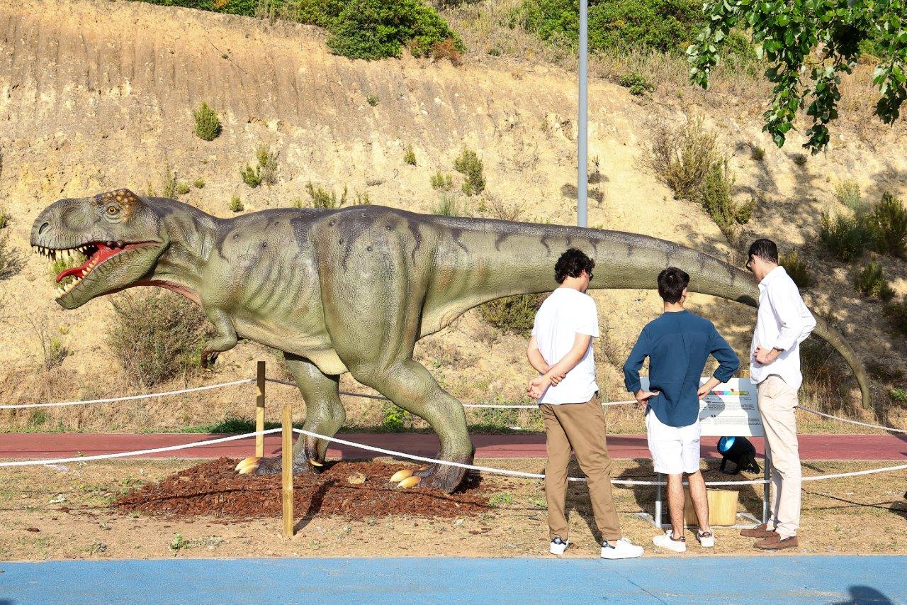 Sul Informação - Dinossauros “invadem” Parque do Ribeiro de Albufeira