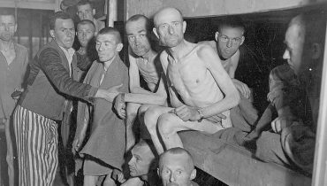 800px-Ebensee-survivors|Inauguração Trabalhos forçados portugueses no III Reich - 08-06-2018-28|Exposição III Reich|Mauthausen50|1024px-Mauthausen-barracks