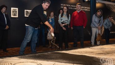 A instalação foi terminada no momento de inauguração da exposição|A instalação principal tem 12 metros|Pedro Seromenho