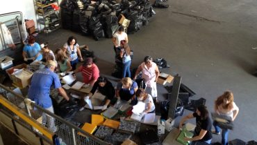 Ação solidária “troca” papel por alimentos para a Loja Social de São Brás de Alportel