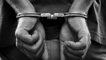 Prisão_Cadeia_Detenção_algemas DepositPhotos