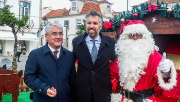 Álvaro Araújo com Pedro Nuno Santos e o Pai Natal em VRSA|Álvaro Araújo (2)|José Vicente|José Vicente abraça Álvaro Araújo Casas VRSA|Pedro Nuno Santos|Álvaro Araújo (1)