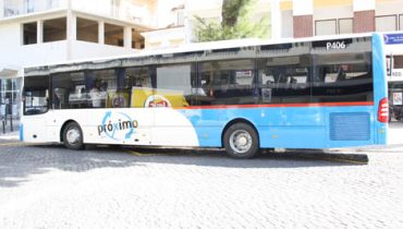 Autocarro do serviço Próximo