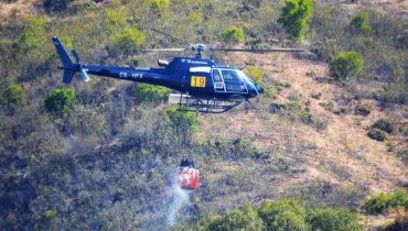 Aviões e helicópteros combatem o fogo em Silves_ER (2)