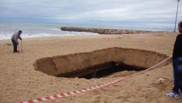 Buraco na praia de Quarteira|Buraco na praia de Quarteira|Buraco na praia de Quarteira|Buraco na praia de Quarteira|Buraco na praia de Quarteira