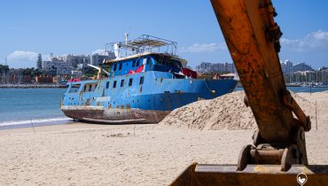 Barco Thor encalhado na Praia Grande_3