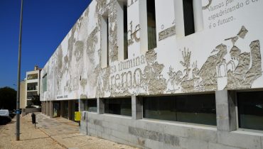Biblioteca Municipal de Albufeira Lidia Jorge_painel do Vhils_er_04