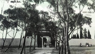 Cemitério de Olhão (Bilhete postal ilustrado. Cedido por Nelson Fantasia)|Castelo de Castro Marim|Cemitério novo de S. Brás (bilhete postal ilustrado)|Planta da aldeia do Ameixial