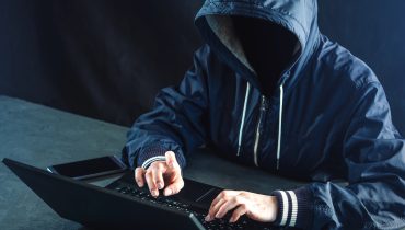 Cibercrime_Pornografia de menores_computador_Depositphotos
