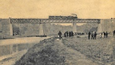 Foto antiga do Comboio sobre a ponte do Séqua em Tavira