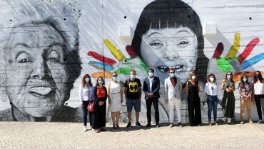Comitiva junto ao mural colaborativo no Bairro Cruz da Parteira|Visita à Exposiçãoexposição “Somos todas as Cores”_ Museu de Portimão|Mural colaborativo_Interculturalidades em desenvolvimento no bairro Cruz da Parteira|Pormenor do Mural Colaborativo|Visita ao Centro Comunitário da Cruz da Parteira