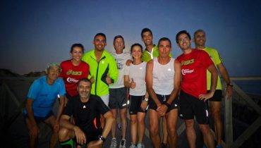 Corridas à Sexta|Grupo que iniciou o Corridas à Sexta|A partilhar comes e bebes após uma Corrida à Sexta|Luis Trindade|Correr à Noite