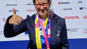 Cristina Silva_equitação adaptada|Cristina Silva_equitação adaptada medalhas|Cristina Silva_equitação adaptada podio|Voto Louvor Cristina Equitação FB OCS