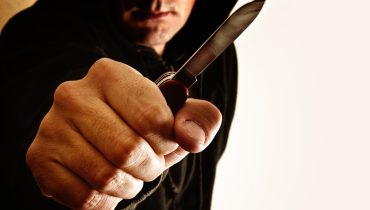 Roubo com faca preso crime detido detenção