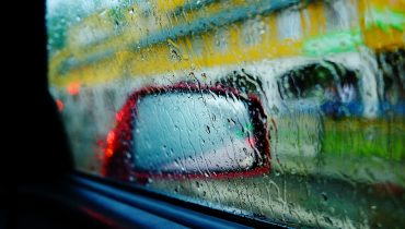 CHUVA_CARRO_MAU TEMPO_TEMPESTADE_GOTAS