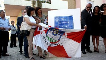 Descerramento da placa toponímica|Familiares de Isaac Bitton vieram de diversos países e encheram autocarro|Mike Bitton