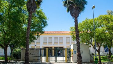 Desinfecao covid19 escola secundaria pinheiro e rosa bombeiros sapadores de faro (2)