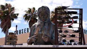 Estátua de homenagem à operária conserveira