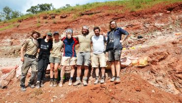 Dinossauros e paleontologos em Messines_er_01