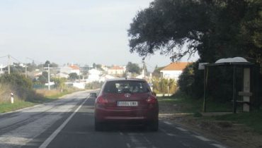 Carro espanhol na EN125