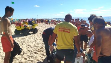 Elementos do Projeto “SeaWatch” auxiliam homem na praia da Manta Rota em Vila Real de Santo António