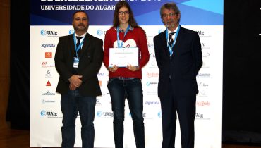 Élio Vicente_Inês Diogo_António Branco_Bolsas Excelência UAlg 2015|Cerimónia entrega bolsas Excelência UAlg 2015|Bolsas de Excelência Ualg 2015_Foto conjunto|Empresários na sessão das bolsas de excelencia da UAlg 2015|Empresas que atribuem as bolsas de excelência UAlg 2015