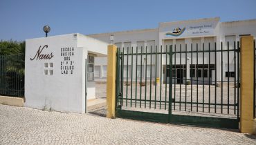 Fachada da escola das Naus