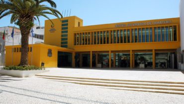Fachada do Centro Autarquico de Quarteira - C.M.Loulé - Mira