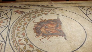 O mosaico romano "Deus do Oceano"