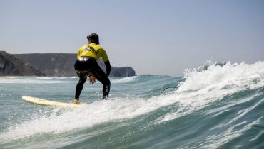Free Ride Surf School_2|Praia da Cordoama_©Algarve Tourism Bureau (2)