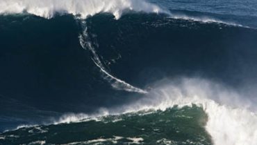 GMac a surfar uma onda gigante no canhão norte. Créditos da imagem - POLVO Jorge Leal and Wilson Ribeiro(2)|O canhão submarino da Nazaré