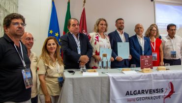 Geoparque Algarvensis. assinatura protocolo. MC (16)|Centro de Competências de envelhecimento ativo. Loulé. MC|Geoparque Algarvensis. assinatura protocolo. MC (2)|Geoparque Algarvensis. assinatura protocolo. MC (3)|Geoparque Algarvensis. assinatura protocolo. MC (4)|Geoparque Algarvensis. assinatura protocolo. MC (5)|Geoparque Algarvensis. assinatura protocolo. MC (6)|Geoparque Algarvensis. assinatura protocolo. MC (7)|Geoparque Algarvensis. assinatura protocolo. MC (8)|Geoparque Algarvensis. assinatura protocolo. MC (9)|Geoparque Algarvensis. assinatura protocolo. MC (10)|Geoparque Algarvensis. assinatura protocolo. MC (11)|Geoparque Algarvensis. assinatura protocolo. MC (12)|Geoparque Algarvensis. assinatura protocolo. MC (13)|Geoparque Algarvensis. assinatura protocolo. MC (14)|Geoparque Algarvensis. assinatura protocolo. MC (15)|Geoparque Algarvensis. assinatura protocolo. MC (17)|Geoparque Algarvensis. assinatura protocolo. MC (18)|Geoparque Algarvensis. assinatura protocolo. MC (19)|Geoparque Algarvensis. assinatura protocolo. MC (20)|Geoparque Algarvensis. assinatura protocolo. MC (21)|Geoparque Algarvensis. assinatura protocolo. MC (22)|Geoparque Algarvensis. assinatura protocolo. MC (23)|Geoparque Algarvensis. assinatura protocolo. MC (24)|Geoparque Algarvensis. assinatura protocolo. MC