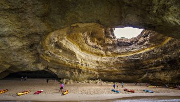 Gruta de Benagil_Depositphotos_284972340_L|Praia e Gruta de Benagil ER (5) (Large)