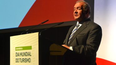 Ministro da economia e do mar. turismo. albufeira. PL