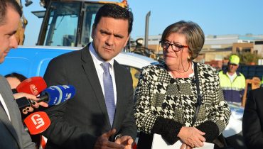 Ministro das Infraestrutruras e Joaquina Matos|reinicio obras EN125 em Lagos|reinicio obras EN125 em Lagos2|Apresentação Rotas do Algarve Litoral_1|Apresentação Rotas do Algarve Litoral|Ministro das Infraestrutruras e Joaquina Matos_2|Ministro das Infraestrutruras e Joaquina Matos_3|EN125_ rotunda de Lagoa|rotunda da Mexilhoeira Grande_EN125|Rotunda de Caliças_1|Rotunda de Caliças_2