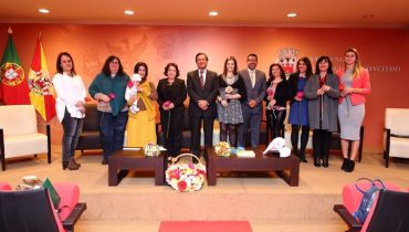 Mulheres da nossa Terra|Ana Luisa Simões|Ana Rita Santos|Carlos Silva e Sousa - Presidente da Câmara Municipal de Albufeira|Célia Amado|Confraria de Bacchus|Georgina Ramos|Isabel Feio|Lurdes Ferrão|Marina Zueva|Mesa Redonda MULHERES DA NOSSA TERRA 2016|No seu poema cantado por Ricardo Silva|Paulo Freitas- Presidente da Assembleia Municipal de Albufeira|Quantos adjetivos são necessários para descrever uma Mulher|Vânia Beliz