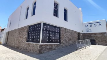 Museu da Escrita Do Sudoeste_MESA_Almodovar|estela-da-aboboda-escrita do sudoeste_estela do Guerreiro
