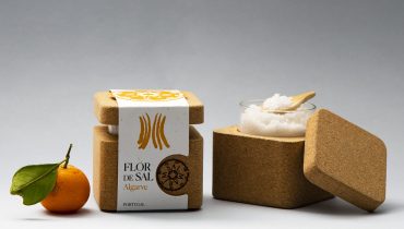Packaging_Flor de Sal_ Algarve|_18A1916 copy|Coleção completa salinas|Coleção completa|dot sticker © Red Dot (2)|dot sticker © Red Dot (3)|Jorge Raiado_CEO_Salmarim|Museum fuer Kommunikation Berlin © Red Dot|Packaging_Flor de Sal_ Fogo|Packaging_Flor de Sal_Algarve|Packaging_Flor de Sal_Coração|Packaging_Flor de Sal_Fogo|Packaging_Flor de Sal_natural|Packaging_Flor de Sal_Natural_salinas|Packaging_Flor de Sal_Tomate coração de boi|Packaging_Flor de Sal_Violeta|Packaging_violeta_figo|Patricia Conde_CEO Nuts Branding|Red Dot Gala at Konzerthaus Berlin © Red Dot (1)|Red Dot Gala at Konzerthaus Berlin © Red Dot (2)