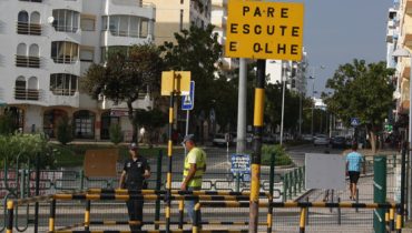 Polícia junto à passagem para peões encerrada em Olhão_1|Polícia junto à passagem para peões encerrada em Olhão_2