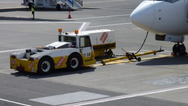 Portway_pushback_truck|Portway Protesto (1) (Medium)|Portway Protesto (2) (Medium)
