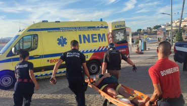 Resgate Homem praia Molhe ferragudo