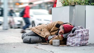 Sem abrigo_Depositphotos_228394964_L|Sem abrigo_Depositphotos_92919364_L|Homeless