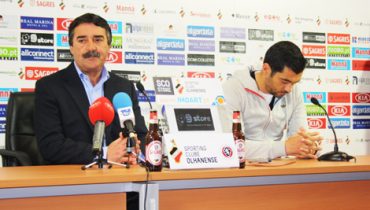 Sérgio Conceição e Isidoro Sousa na hora da despedida|Com sérgio Conceição saíram Jorge Rosário Vitor Bruno e Dembelé