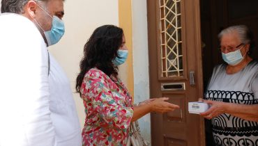 Teresa Mendes e Luís Costa entregam mais um aparelho de teleassistência|A ativação do click2care é bastante simples