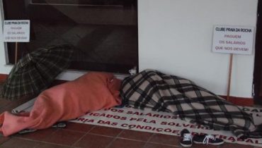 Trabalhadores em vigilia_2|Trabalhadores em vigilia_1