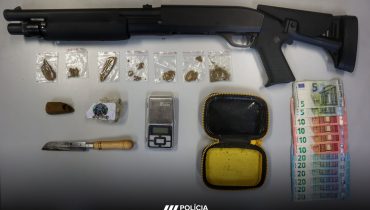 Traficante de droga com arma de imitação