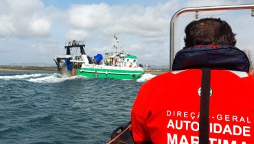 Tripulante espanhol sofre paragem cardiorrespiratória a sul da Barra de Olhão