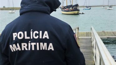 barco alvor policia maritima